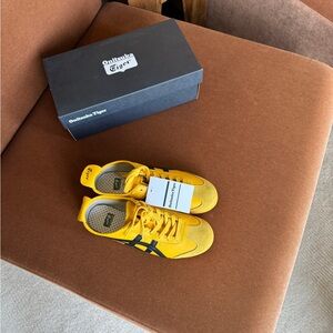 NWT and box Onitsuka tiger Mexico 66 sneakers